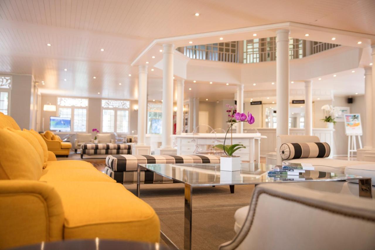Lux* Saint Gilles Resort Exterior photo The interior of the terminal