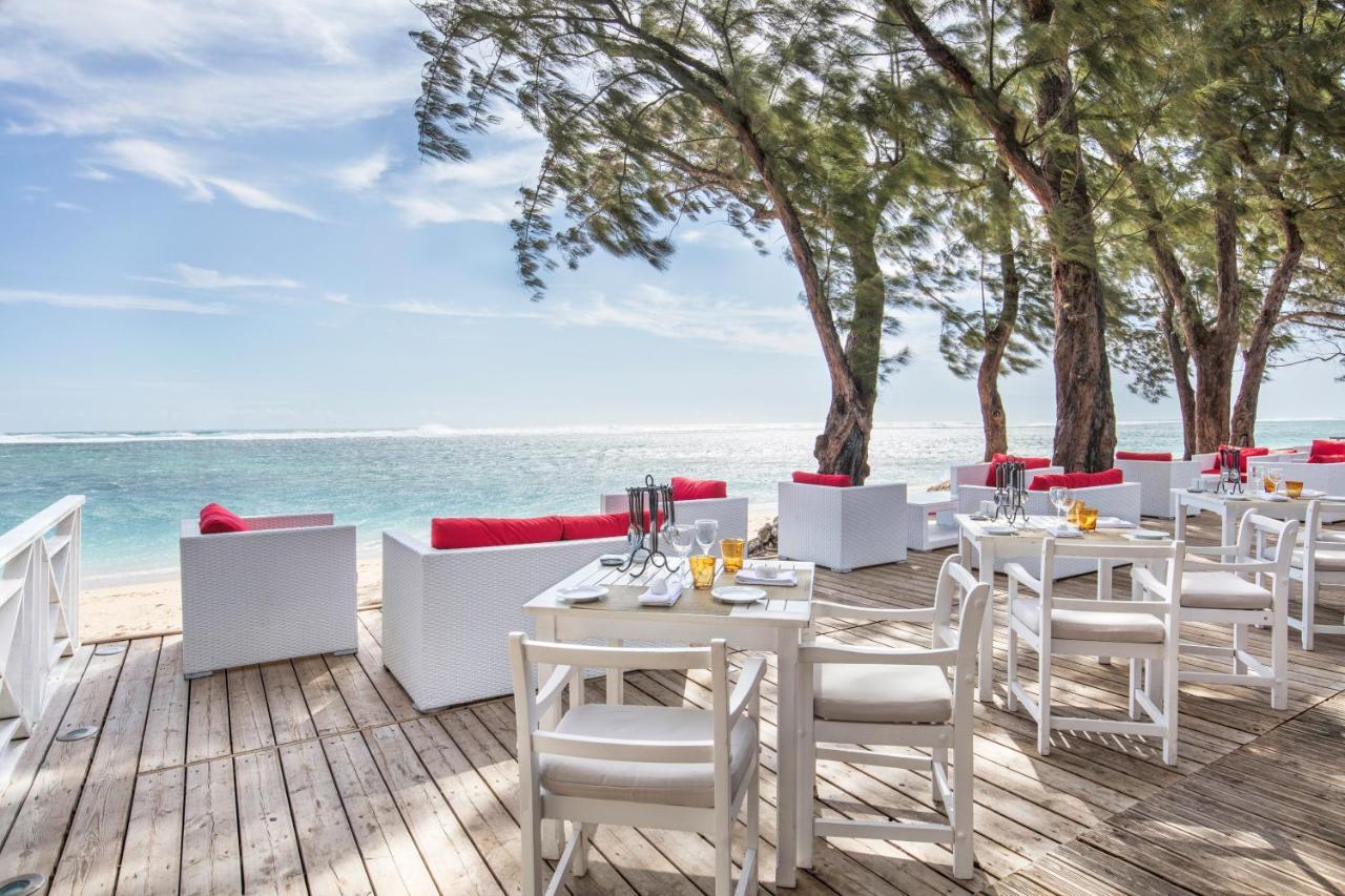 Lux* Saint Gilles Resort Exterior photo Beachfront dining at the resort