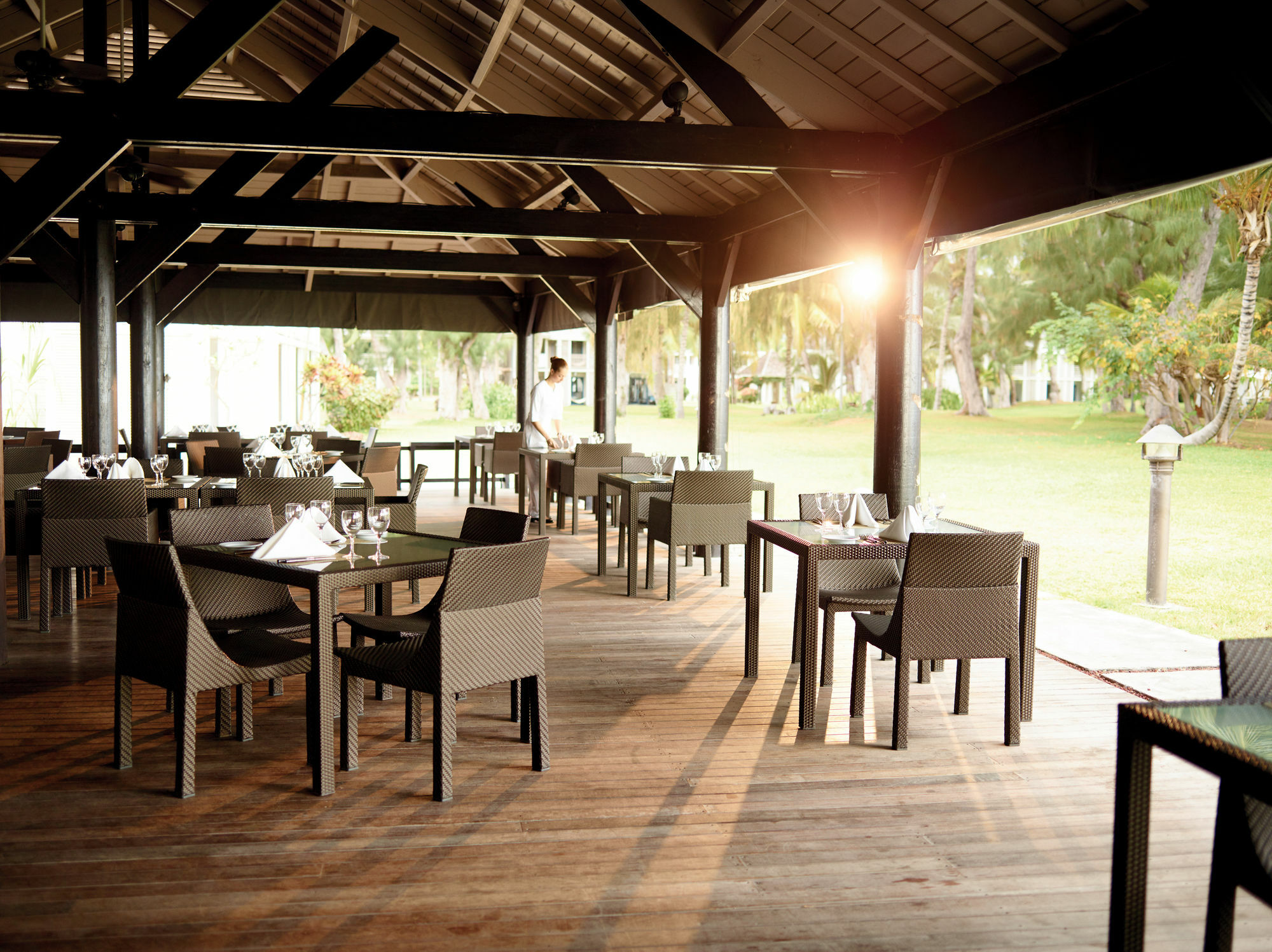 Lux* Saint Gilles Resort Exterior photo The restaurant at the resort