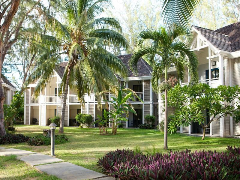 Lux* Saint Gilles Resort Exterior photo Sandals Royal Plantation